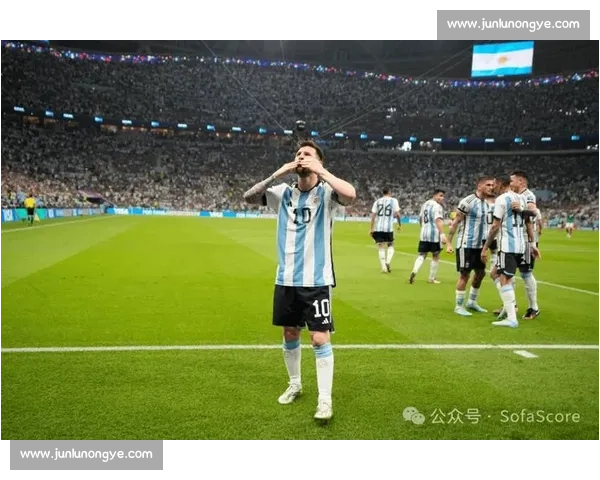 梅西神级传球 + 任意球制胜！世俱杯队友屡失良机 37 岁球王仍能一己之力改写比赛
